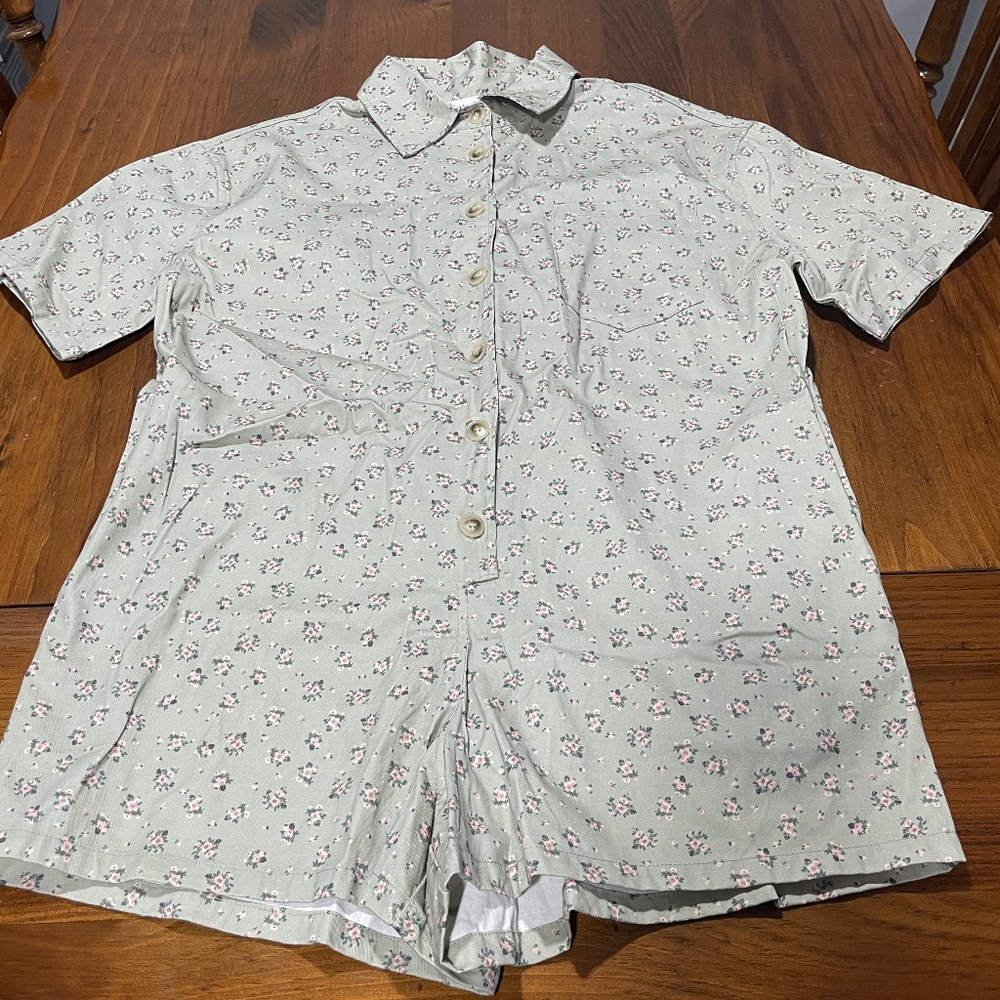 NWT The Mable Romper Green Floral Short Sleeve Button Up‎ Pocket Shorts Romper S